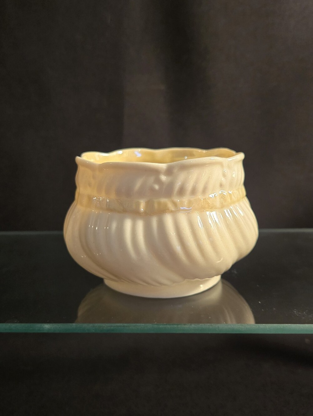 Vintafe Belleek Ireland Open Sugar Bowl. Ribbon And Bow Pattern.